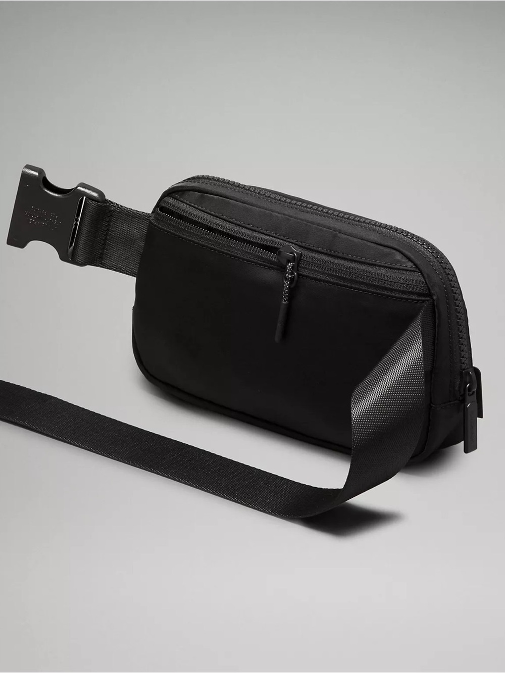 Lululemon Everywhere Belt Bag 1L in Black - Picture 3 of 6
